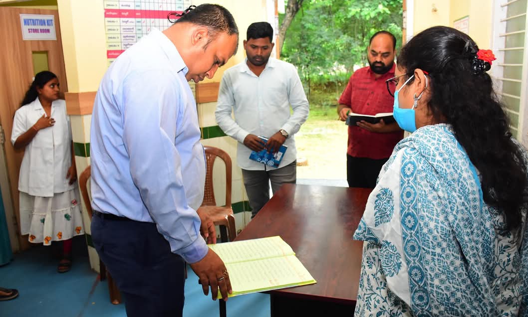 తంగళ్ళపల్లి పీ.హెచ్.సీ నీ ఆకస్మిక తనిఖీ చేసిన జిల్లా కలెక్టర్ సందీప్ కుమార్ ఝా