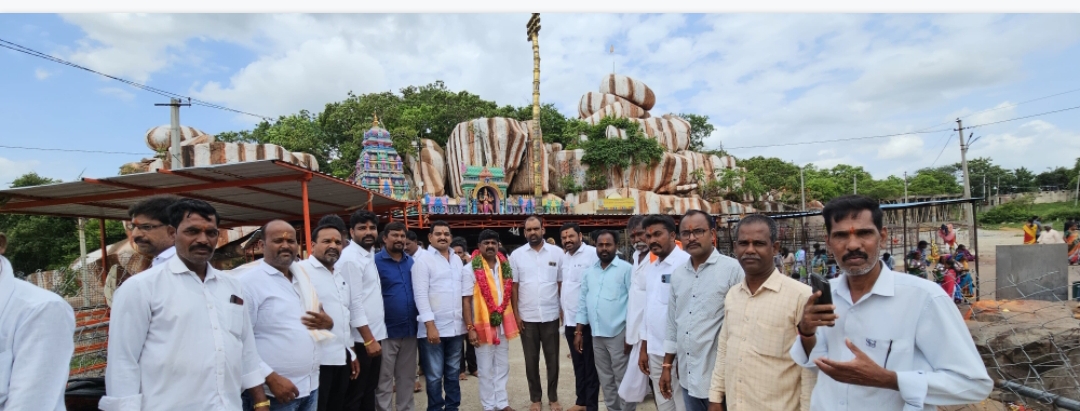 ఏడుపాయల దేవాలయాన్ని సందర్శించిన బిజెపి మెదక్ జిల్లా అధ్యక్షులు