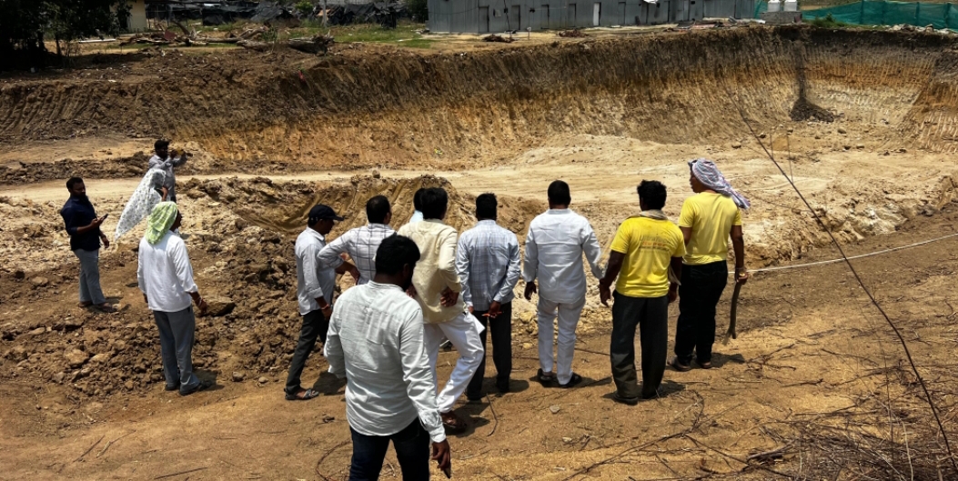 కబ్జా కోరల్లో కుమ్మరి కుంట?