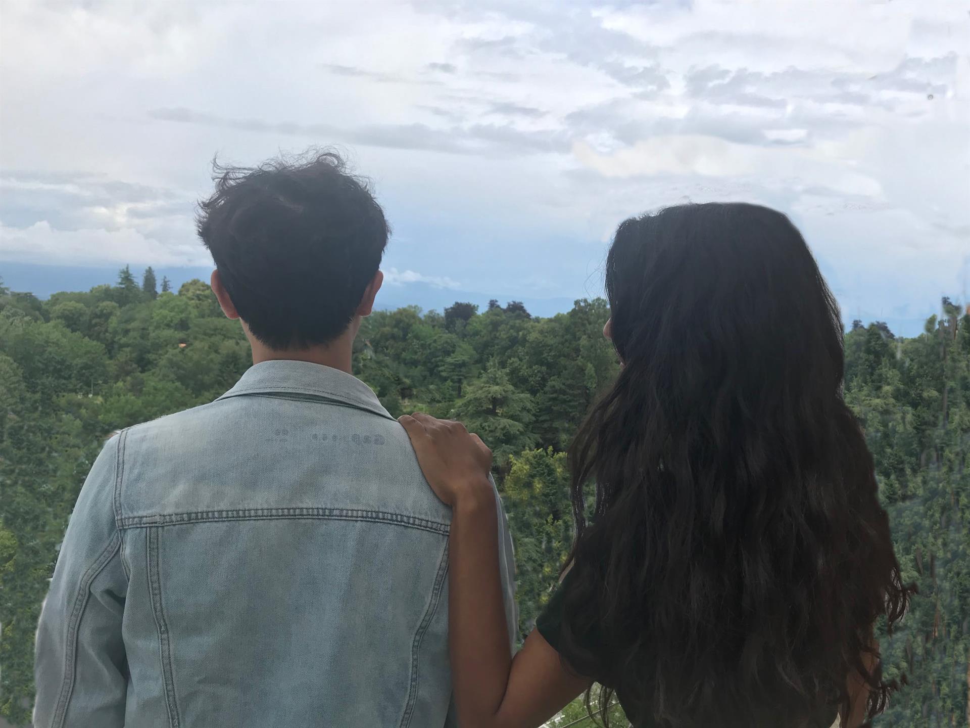 రైలు కింద పడి ప్రేమ జంట ఆత్మహత్య