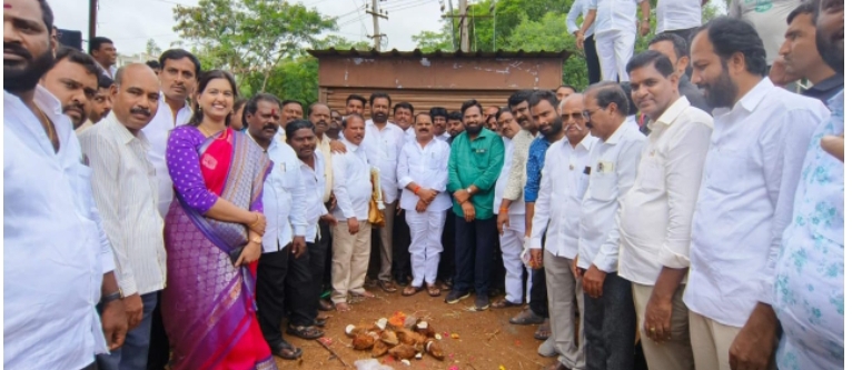 రాజాబహదూర్ వెంకటరాంరెడ్డి  విగ్రహా ఏర్పాటుకు శంకుస్థాపన చేసిన ఎమ్మెల్యే వీర్లపల్లి శంకర్