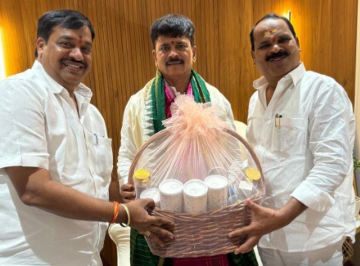 ఎనుముల తిరుపతి రెడ్డికి జన్మదిన శుభాకాంక్షలు తెలిపిన ఎమ్మెల్యే వీర్లపల్లి శంకర్