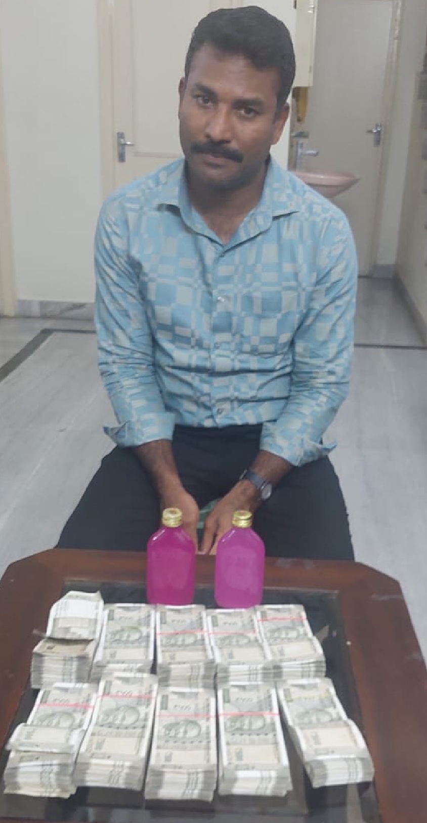 ఏసీబీ కి చిక్కిన సస్పెండెడ్ పోలీసు ఇన్&zwnj;న్స్పెక్టర్ 