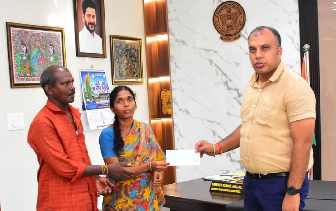 పేద విద్యార్థిని చదువుకు ప్రభుత్వం ఆర్థిక భరోసా