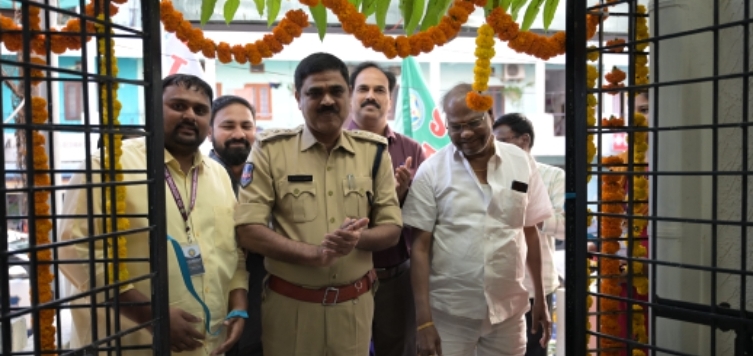 భీరంగూడలో ఐఐటి చుక్కారామయ్య ఇష్టా జూనియర్ కళాశాల ప్రారంభోత్సవంలో పటాన్ చెరు డీఎస్పీ పి.రవీందర్ రెడ్డి