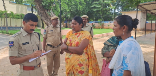 నేరాల నియంత్రణపై తనదైన మార్క్ చూయిస్తున్న పోలీస్ బాస్