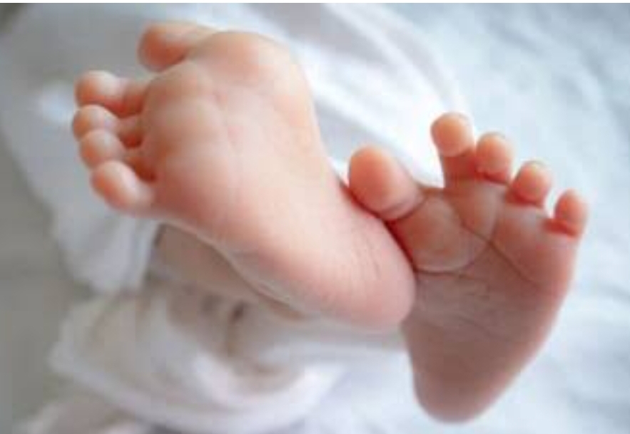 కన్న కూతురిని విక్రయించిన తల్లిదండ్రులు