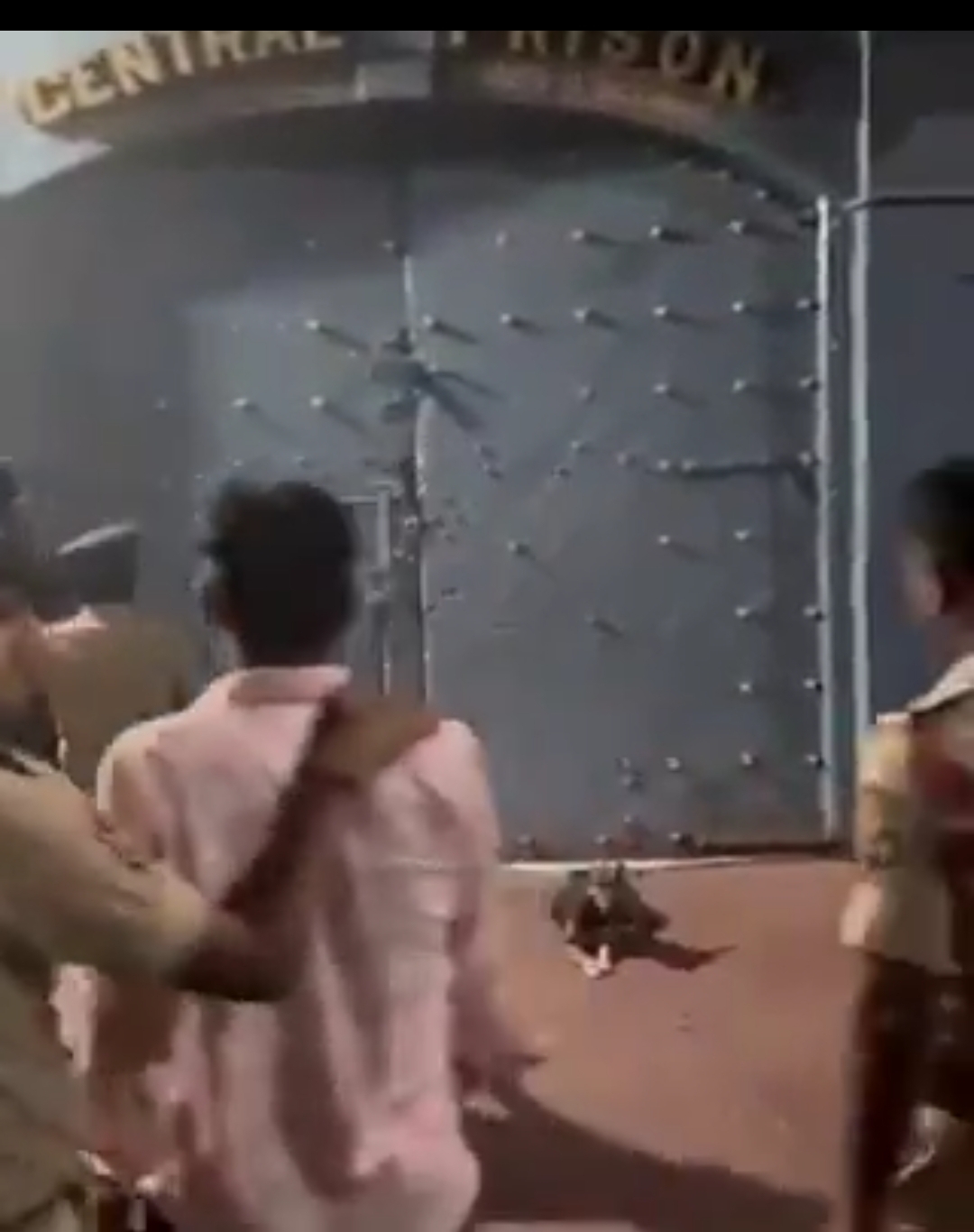 బిగ్&rlm;బాస్ విన్నర్ పల్లవి ప్రశాంత్ అరెస్ట్..