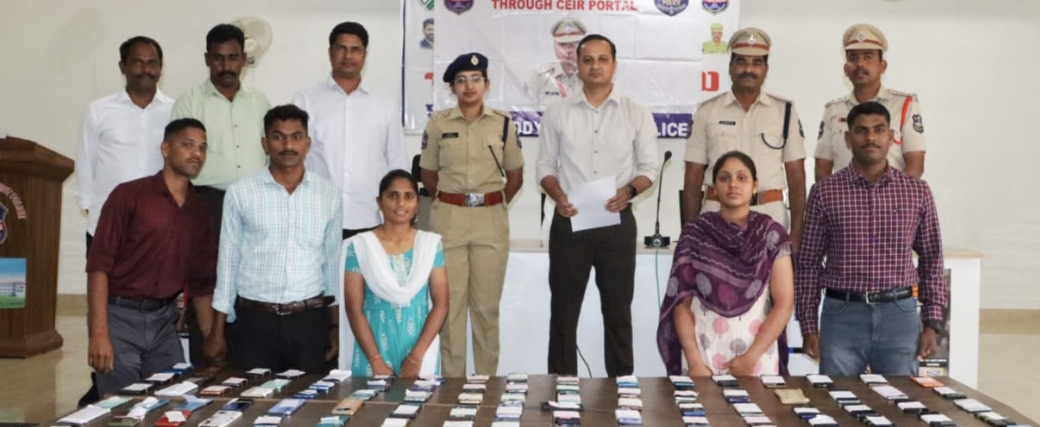 ప్రతి నెల 100 కు పైగా మొబైల్ ఫోన్లను రికవరీ చేస్తున్నకామారెడ్డి జిల్లా పోలీసులు