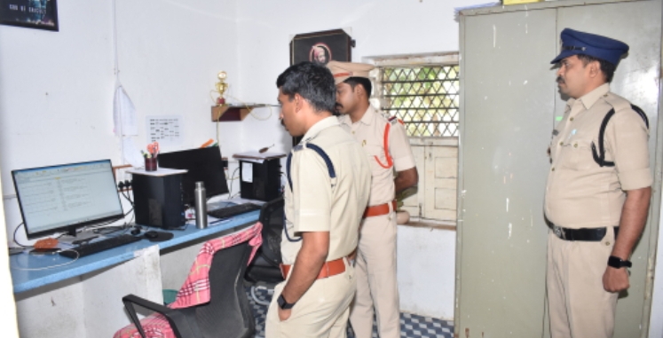 జక్రాన్ పల్లి పోలీస్ స్టేషన్ను పర్యవేక్షించిన పోలీస్ కమిషనర్