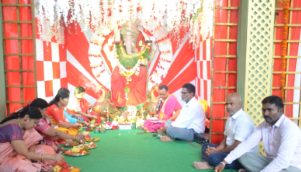 ఐ.డీ.ఓ.సీలో వినాయకునికి ప్రత్యేక పూజలు