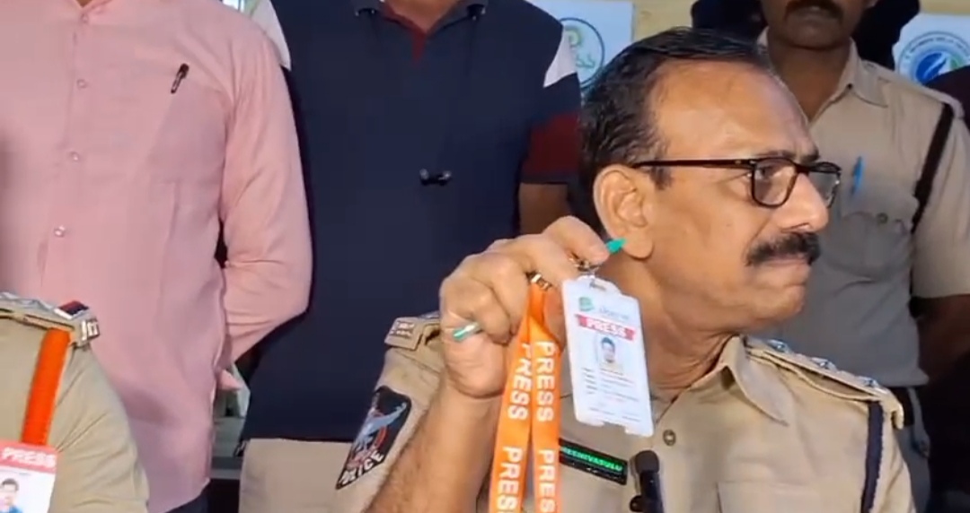 ఫుడ్ ఇన్స్పెక్టర్ అవతారం ఎత్తిన నలుగురు నకిలీ విలేకరుల ముఠా అరెస్ట్