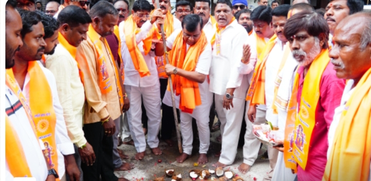 మట్టి గణపతులను పూజిద్దాం పర్యావరణాన్ని రక్షిద్దాం  - అర్బన్ ఎమ్మెల్యే