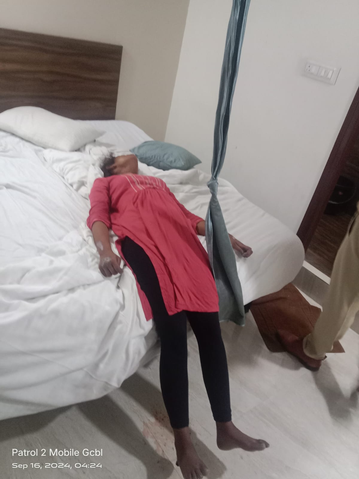 రెడ్&zwnj;స్టోన్ హోటల్&zwnj;లో నర్స్&zwnj; అనుమానాస్పద మృతి కేసును చేధించిన పోలీసులు