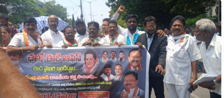 కక్షసాధింపుతోనే కాంగ్రెస్&zwnj; అగ్రనేతలపై కేసులు : తెలంగాణ రాష్ట్ర NSUI నాయకులు గొల్ల జాన్
