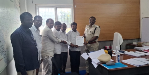 దళితులను అని చూడకుండా కులం పేరుతో దూషిస్తున్న వారిపై కఠిన చర్యలు తీసుకోవాలి. ఎమ్మార్పీఎస్ డిమాండ్