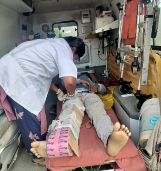 రోడ్డు ప్రమాదంలో ఇద్దరు వ్యక్తులకు గాయాలు