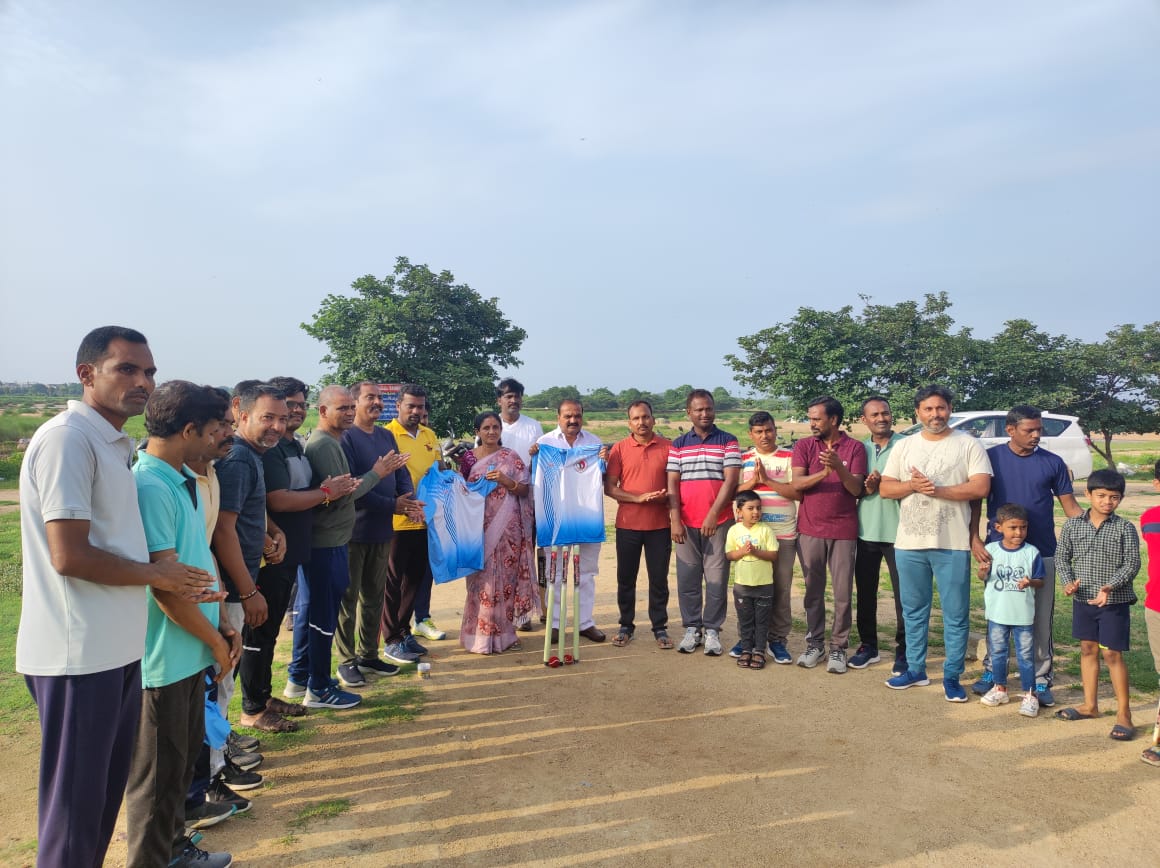 BGCC జెర్సీ ఆవిష్కరించిన మున్సిపల్ చైర్ పర్సన్ జిందం కళ చక్రపాణి