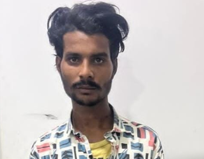 సెక్యూరిటీ గార్డును తీవ్రంగా కొట్టి అతడి వస్తువులను దోచుకున్న ఆటో డ్రైవర్