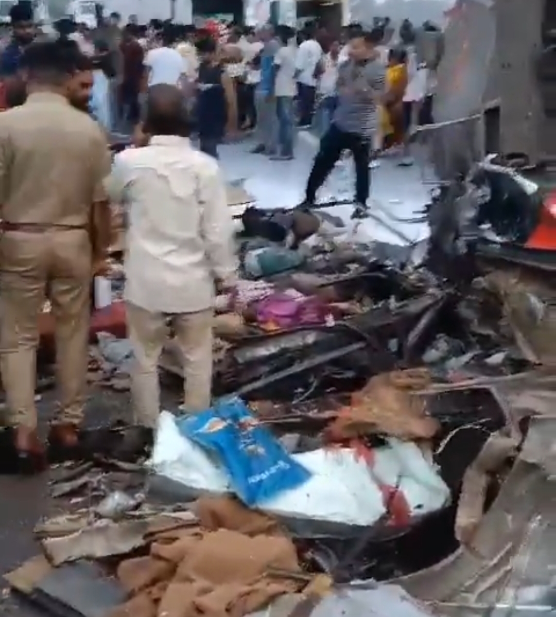 ఘోర బస్సు ప్రమాదం.. 18 మంది మృతి