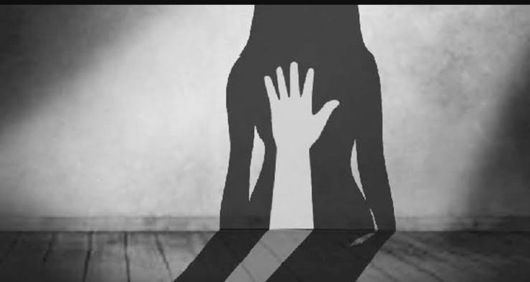 మహిళపై నకిలీ కొరియర్&zwnj; బాయ్&zwnj; అత్యాచారం