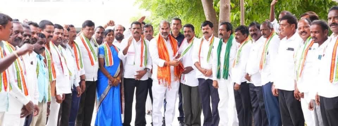 ఖాళీ అవుతున్న కోనరావుపేట మండల బిఆర్ఎస్ పార్టీ