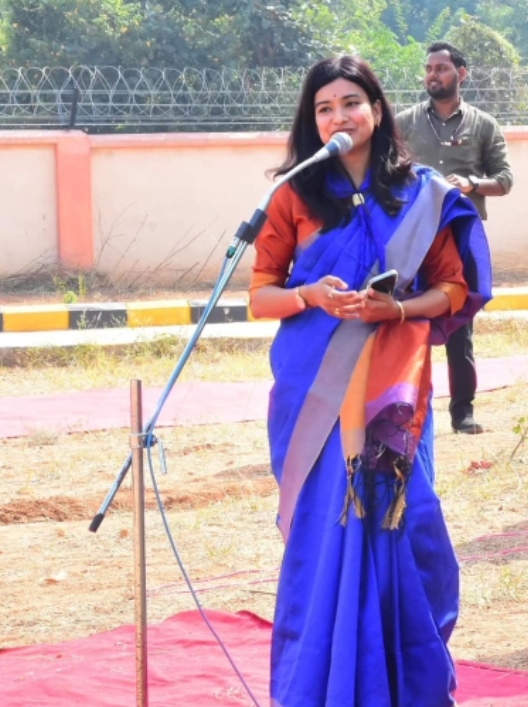 చదువుతోపాటు ఆటలోనూ రాణించాలి : ఇంచార్జి కలెక్టర్ గరిమ అగ్రవాల్