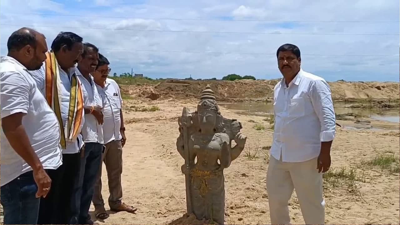 పెన్నా నదిలో బయటపడిన అమ్మవారి విగ్రహం