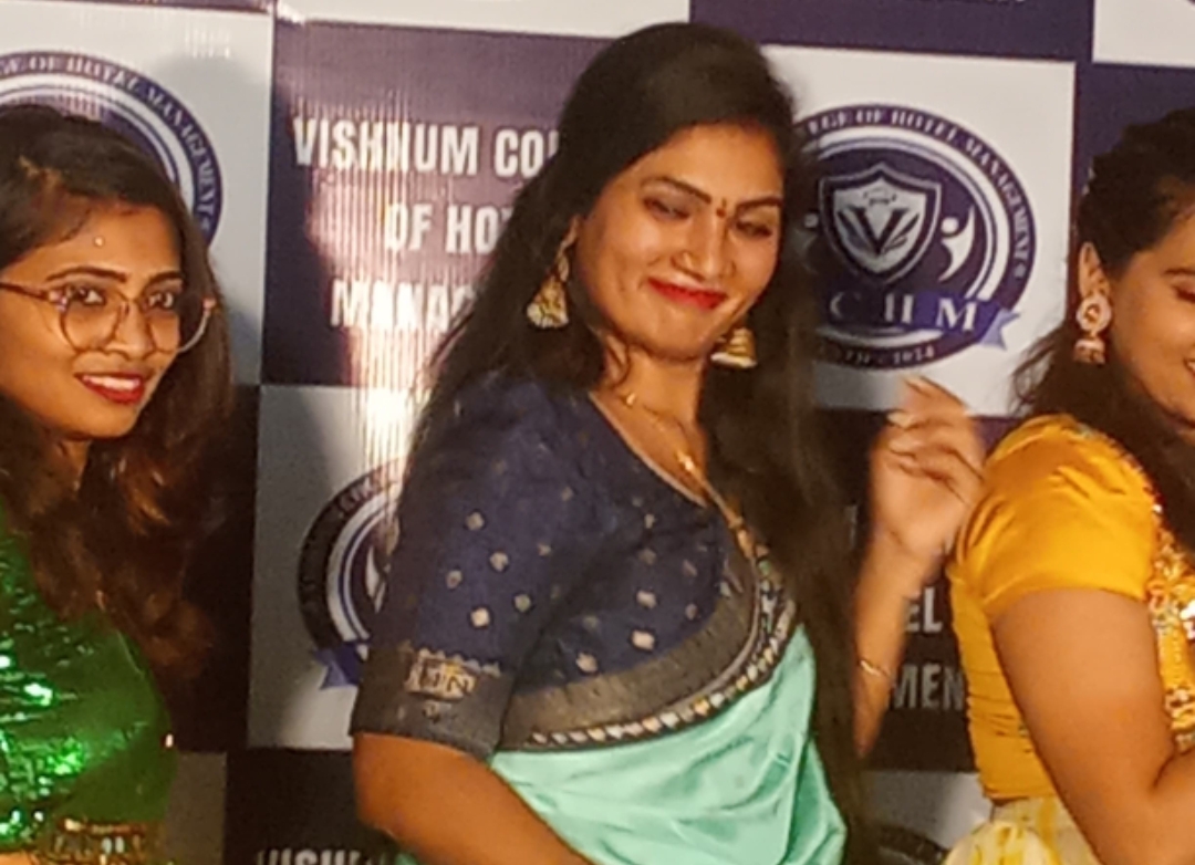 విష్ణుమ్ జాబ్ హోటల్ మేనేజ్మెంట్ ను ప్రారంభించిన ఫోక్ డాన్సర్ జాహ్నలిరి