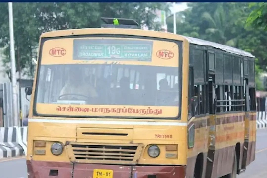 ఎక్కడికి ఆంటీ అన్నాడు.. బుక్కయ్యాడు.