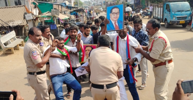 చిట్యాల మండల కేంద్రంలోని వైన్స్&zwnj;లపై ఎక్సైజ్ అధికారుల నిర్లక్ష్యానికి వ్యతిరేకంగా అఖిలపక్ష ఆందోళన