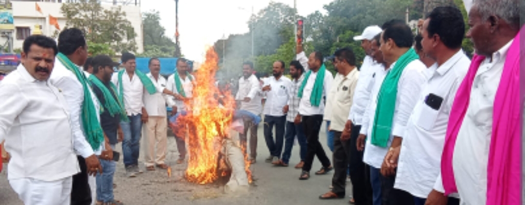 ఏ ఐ బి ఎస్ ఎస్  ఆధ్వర్యంలో అదిలాబాద్ మాజీ ఎంపీ, భద్రాచలం ప్రస్తుత ఎమ్మెల్యేల దిష్టిబొమ్మ దగ్ధం