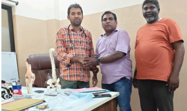 94 సంవత్సరాల వృద్దురాలకు తొంటీ ఎముక ఆపరేషన్ విజయవంతం చేసిన డా. ప్రవీణ్ చీదళ్ళ అభినందనలు తెలిపిన డా.జి.యస్.ఆర్.చారిటబుల్ ట్రస్ట్ కో ఆర్డినేటర్ : మోదుగు జోగారావు 