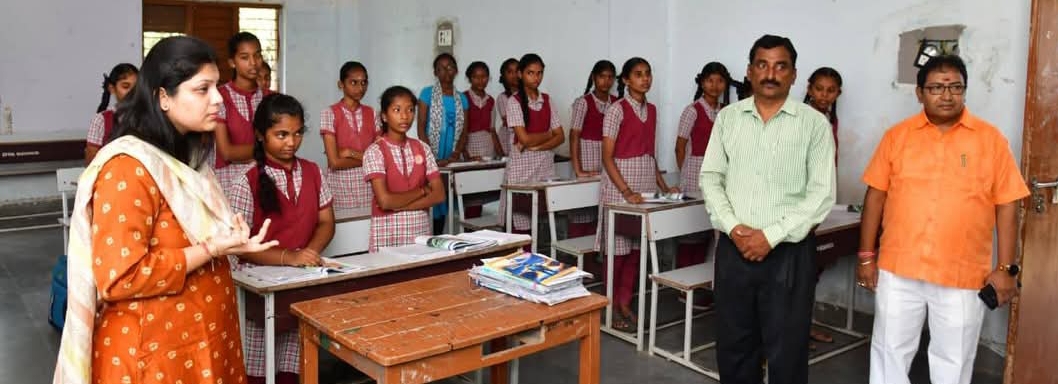కఠినమైన పాఠ్యాంశాలు నేర్పించేందుకు "బుధవారం బోధన" : జిల్లా కలెక్టర్ పమేలా సత్పతి