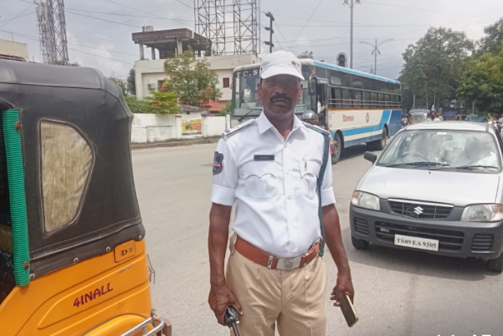 జర్నలిస్ట్ లను పరుష పదజాలంతో వ్యాఖ్యలు చేసిన ట్రాఫిక్ ఏఆర్ ఏఎస్ఐ