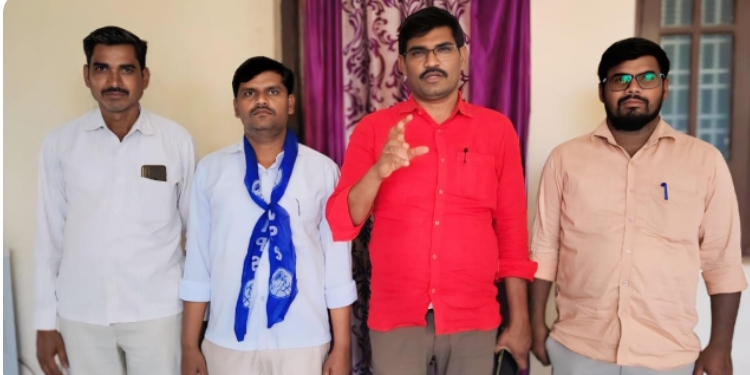 దళితుడి పై దాడి చేసిన అగ్రకుల పెత్తందారులపై ఎస్సీ ఎస్టీ అట్రాసిటీ కేసు నమోదు చేసి అరెస్టు చేయాలి