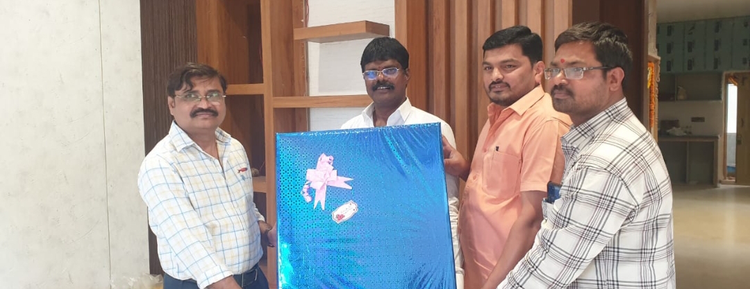 మేడి పాపన్న నూతన గృహప్రవేశానికి హాజరైన జేఏసీ చైర్మన్ మందా రంజిత్