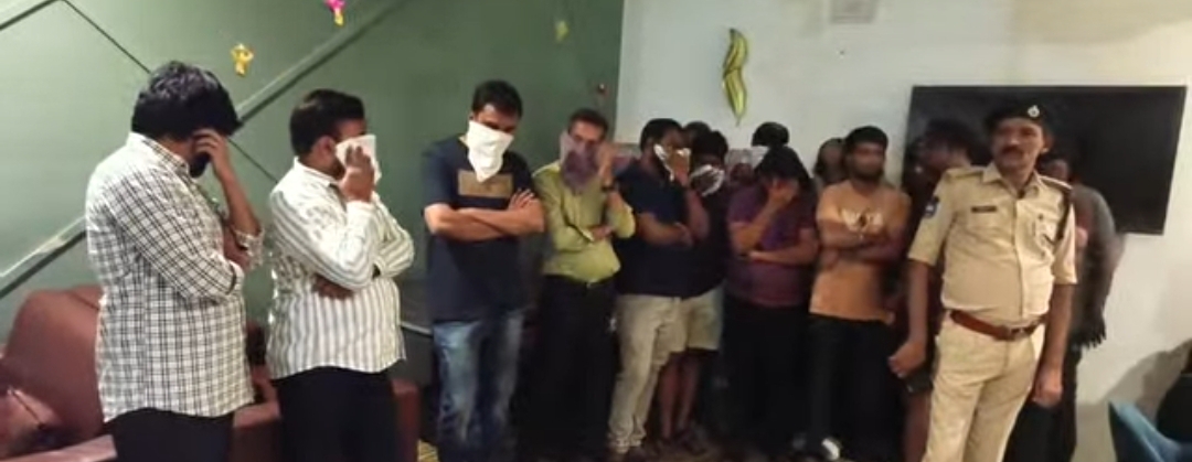 హుక్కా సెంటర్లపై ఏసీపీ దాడులు... 37 మంది యువకులు అదుపులోకి