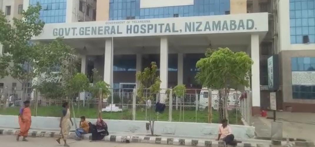 నెలరోజుల నుండి జిల్లా ప్రభుత్వ ఆసుపత్రిలో గుండెకు సంబంధించిన వైద్యుని కొరత