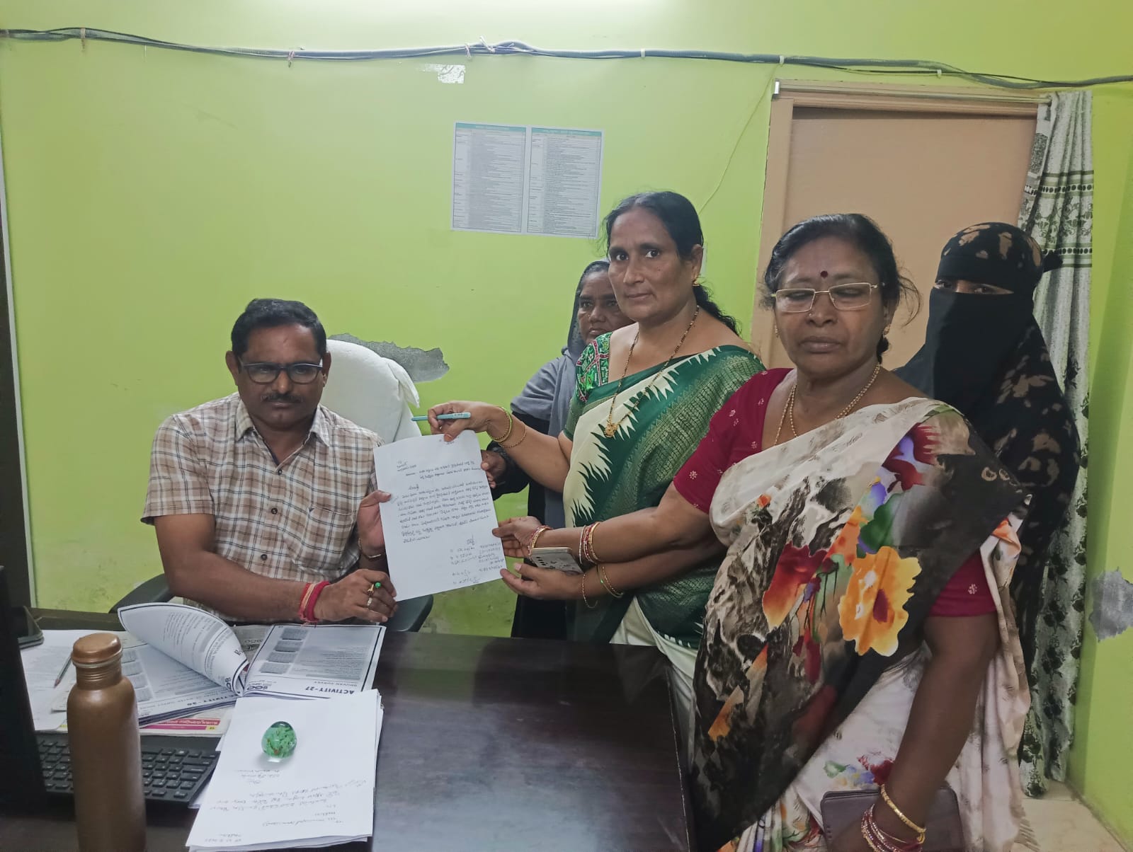 రైల్వే అండర్ బ్రిడ్జి వద్ద  కొత్త కల్వర్టర్ నిర్మించండి