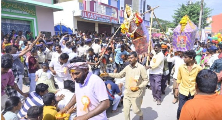 భాగ్యనగరంలో లష్కర్ బోనాలకు ఏమాత్రం తగ్గని ఇందూర్ లో పండగ