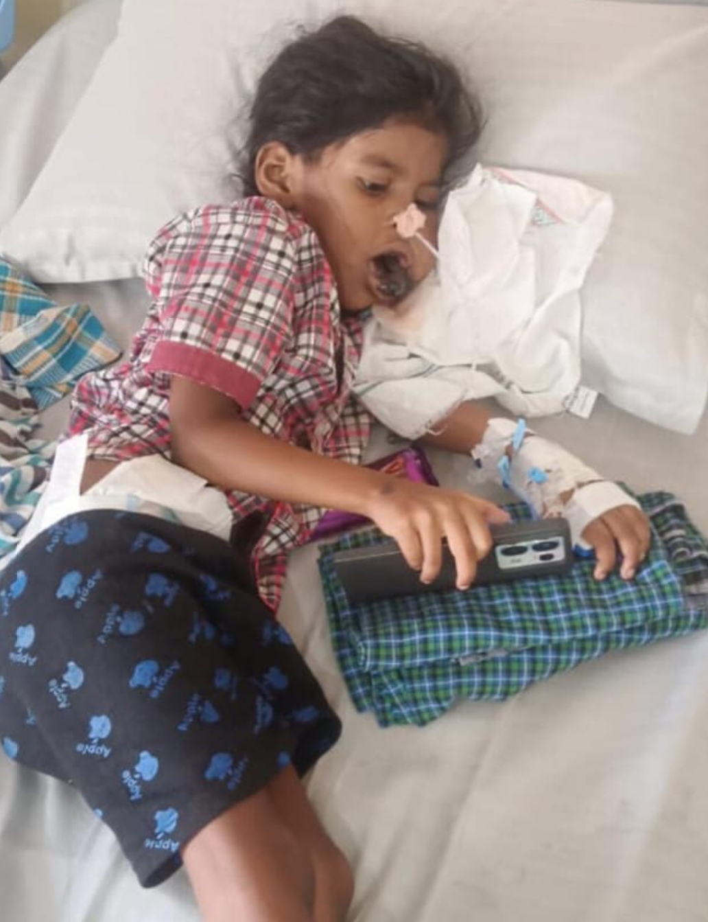 మానవత్వం చాటుకున్న జిల్లా కలెక్టర్ సందీప్ కుమార్ ఝ