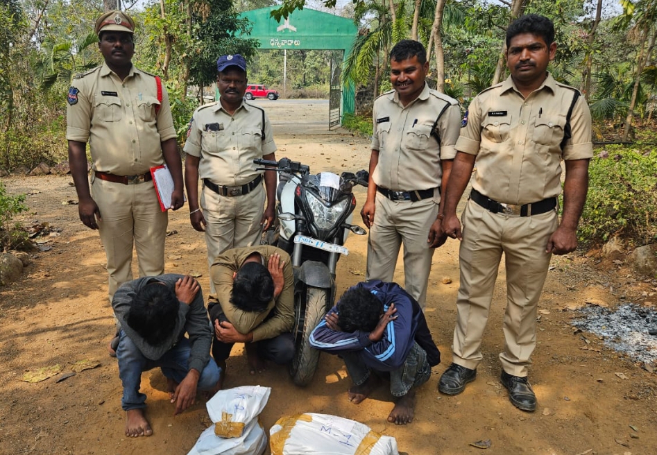 గంజాయి పట్టివేత : బూర్గంపాడు ఎస్సై మేడ ప్రసాద్ 