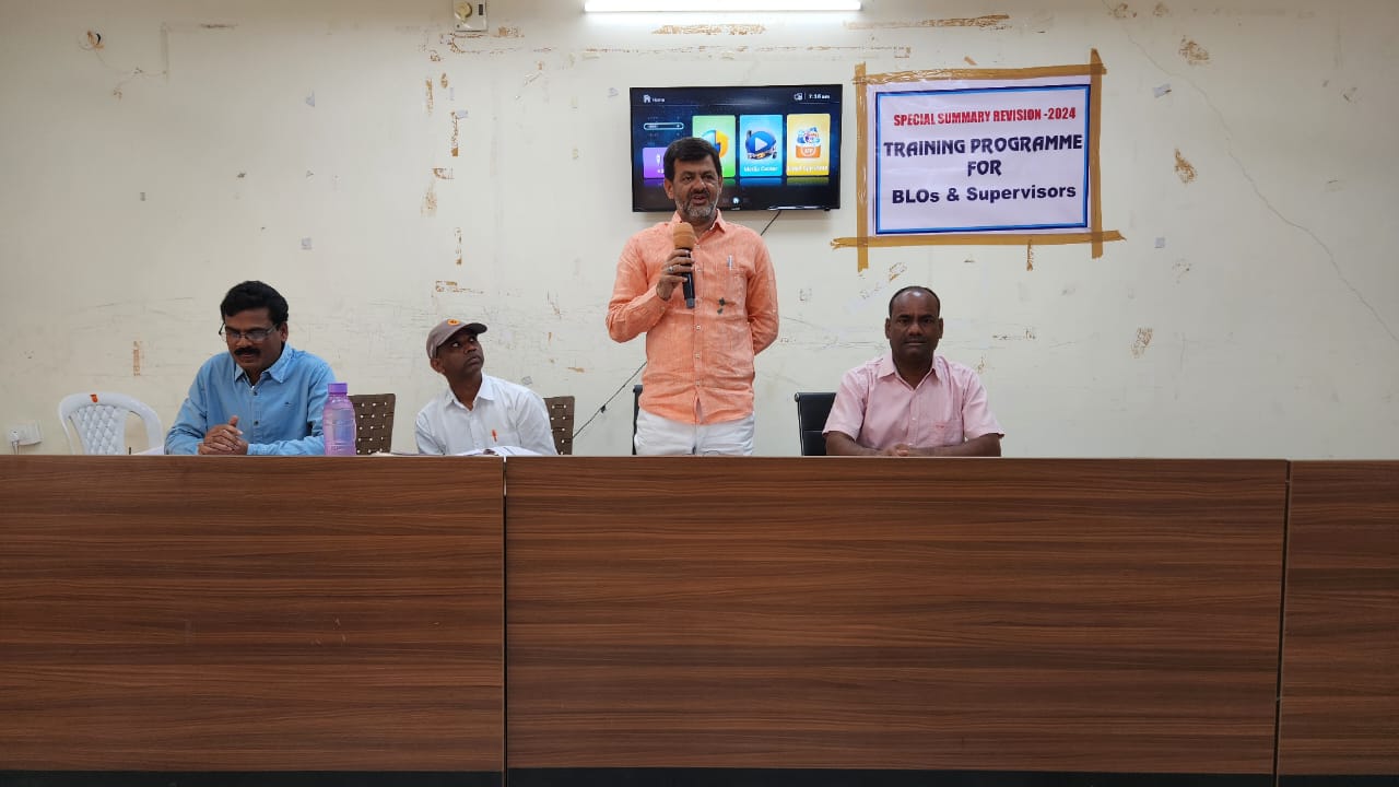 పారదర్శకత ఓటర్ జాబితా తయారు చేయాలి