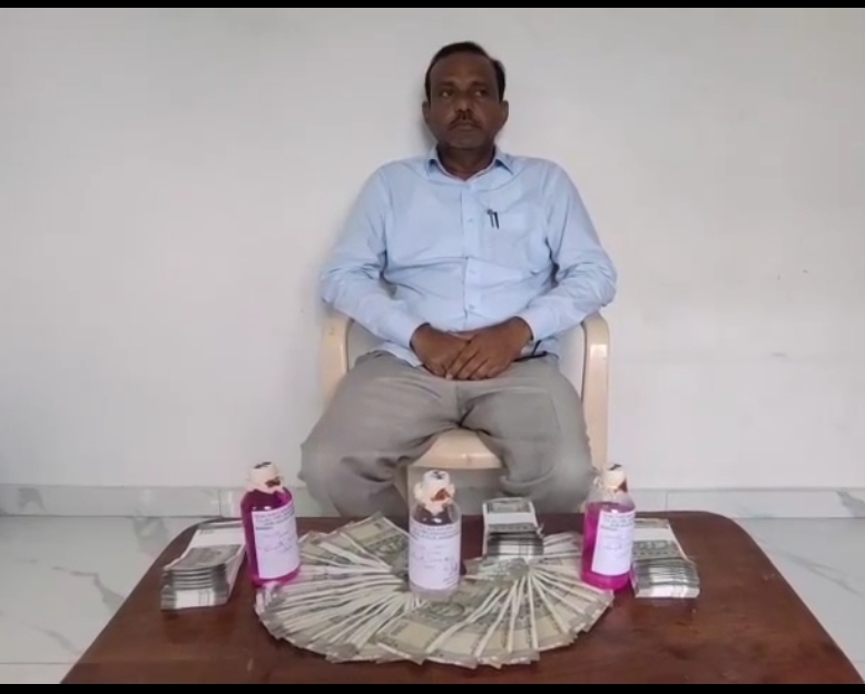 ఏసీబీకి చిక్కిన జిల్లా సహకార అధికారి