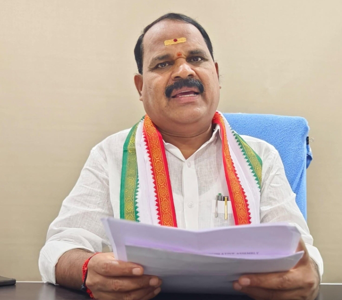 జర్నలిజాన్ని ప్రజలు విశ్వసించాలి : ఎమ్మెల్యే వీర్లపల్లి శంకర్