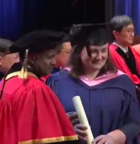 సింగపూర్ లో గ్రాడ్యుయేషన్ పట్టా పొందిన ఏపీ డిప్యూటీ సీఎం పవన్ కళ్యాణ్ సతీమణి