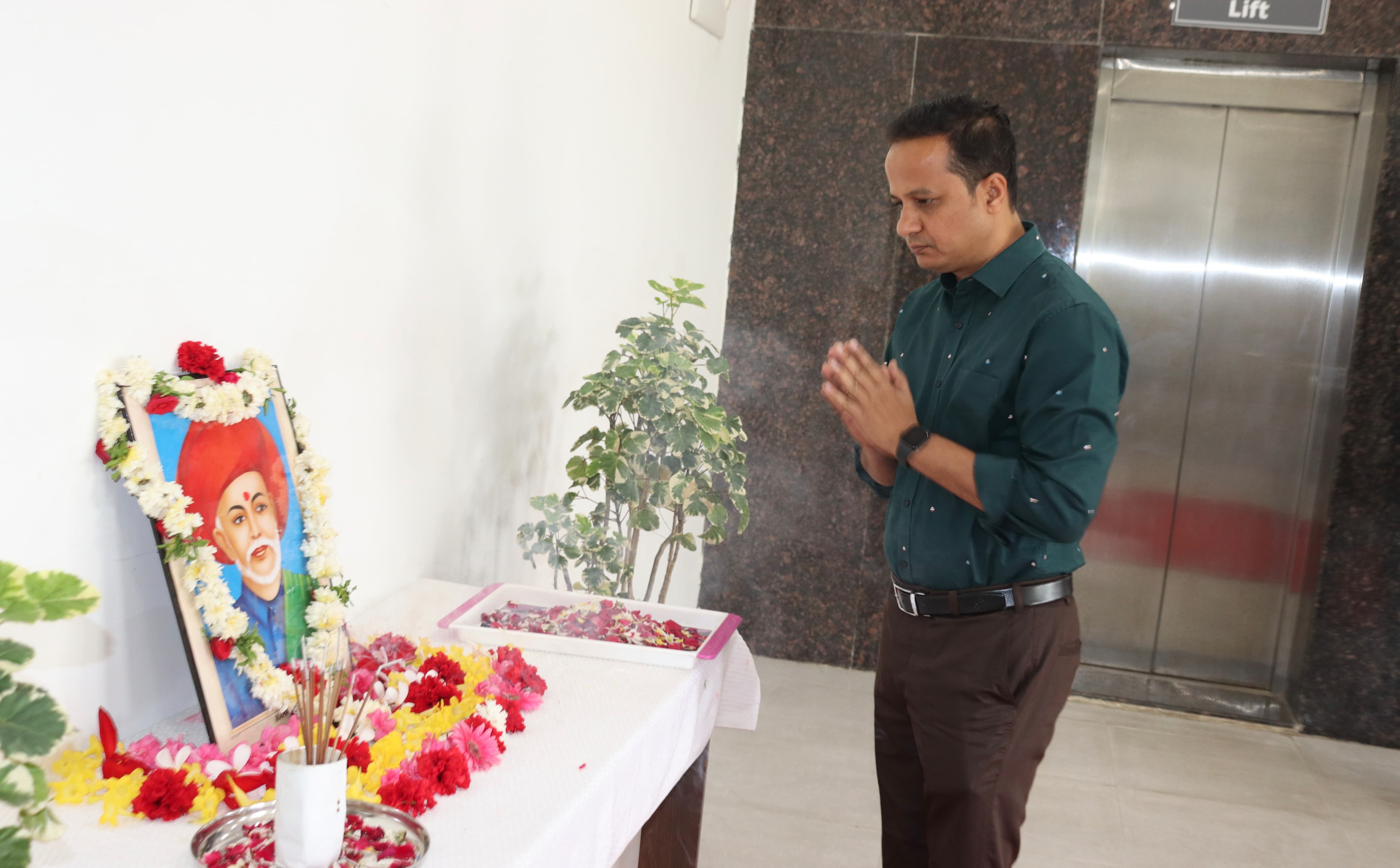 Daily Bharat జిల్లా పోలీస్ కార్యాలయంలో మహాత్మా జ్యోతిరావు పూలే జయంతి వేడుకలు