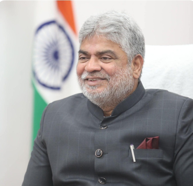 ఫిరాయింపు ఎమ్మెల్యేలపై స్పీకర్ సంచలన తీర్పు