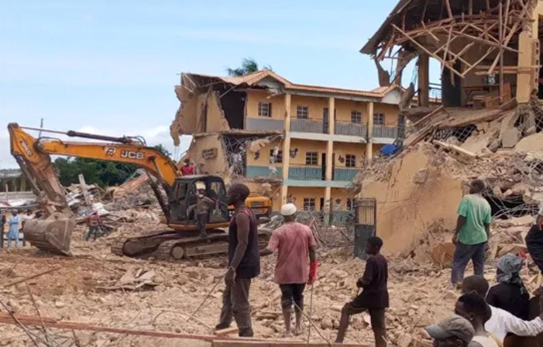 స్కూల్ భవనం కూలి::22 మంది విద్యార్థులు మృతి